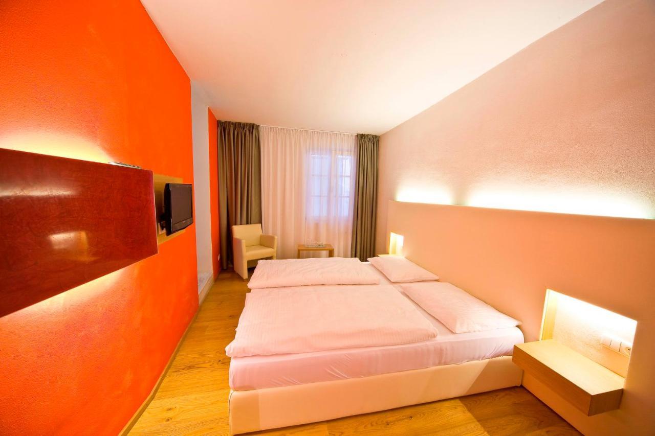 Hotel Goldener Stern Caldaro Esterno foto