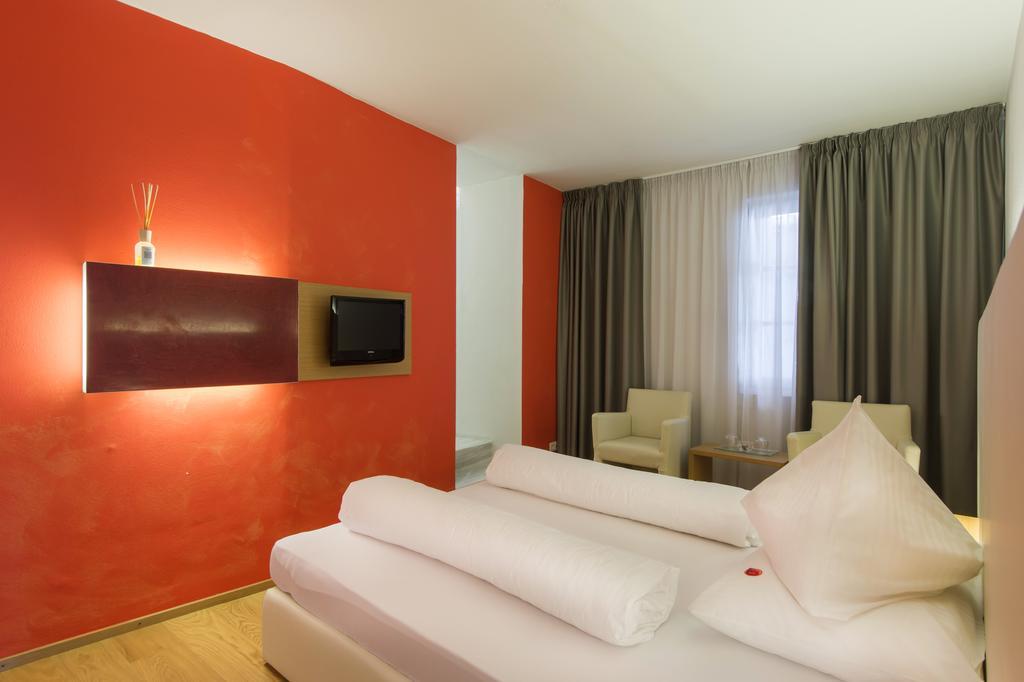 Hotel Goldener Stern Caldaro Esterno foto